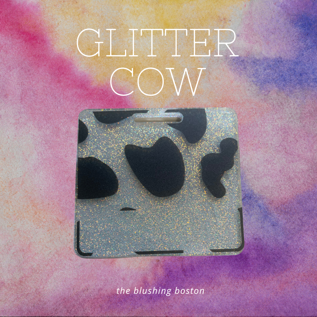 Saks Mellemøsten de Glitter Cow - Badge Buddy – The Blushing Boston