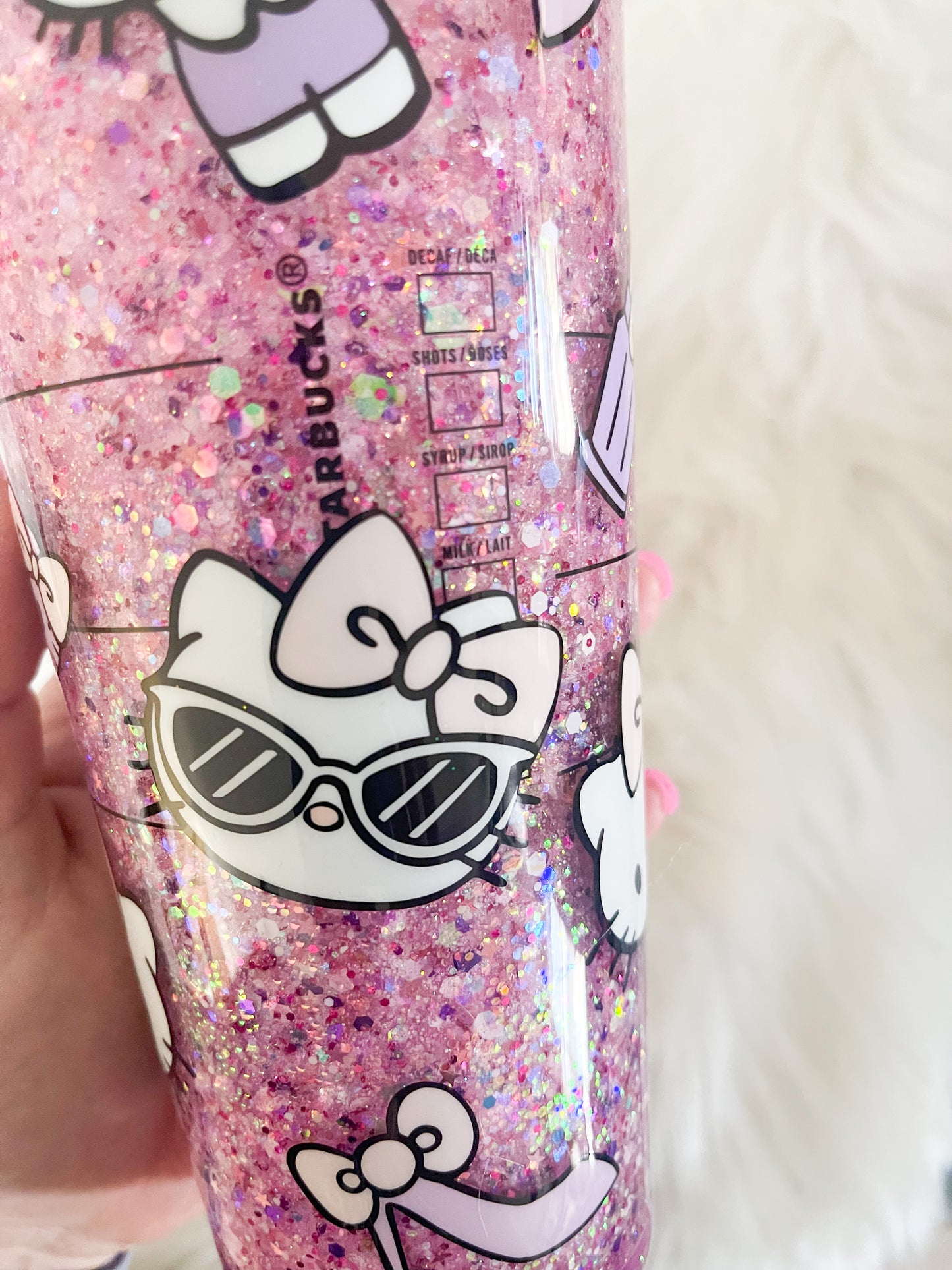 Hello Kitty - Snow Globe Glitter Flow Cup
